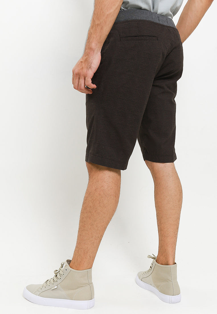 TRIPLE Celana Pendek Chinos Stretch (334 848 DGR)- Dark Grey
