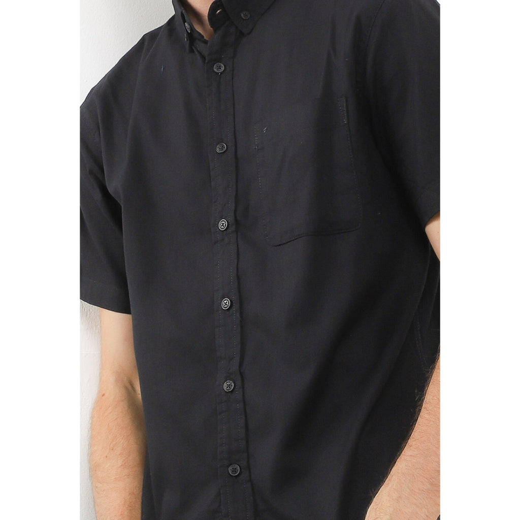 TRIPLE Kemeja Pendek Slim Fit (SS 556)